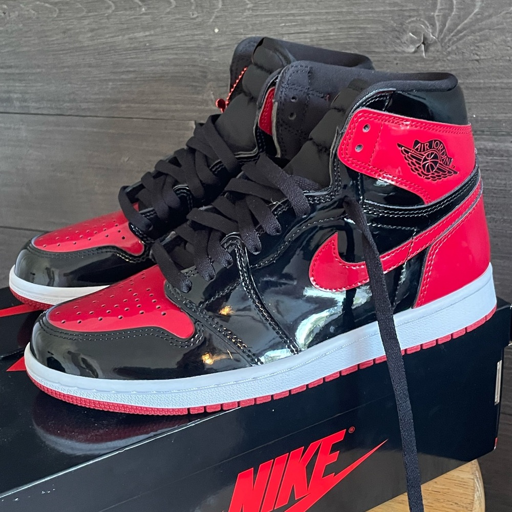 Jordan Mens Air Jordan 1 Retro High OG 555088 063 Bred Patent - Size 8